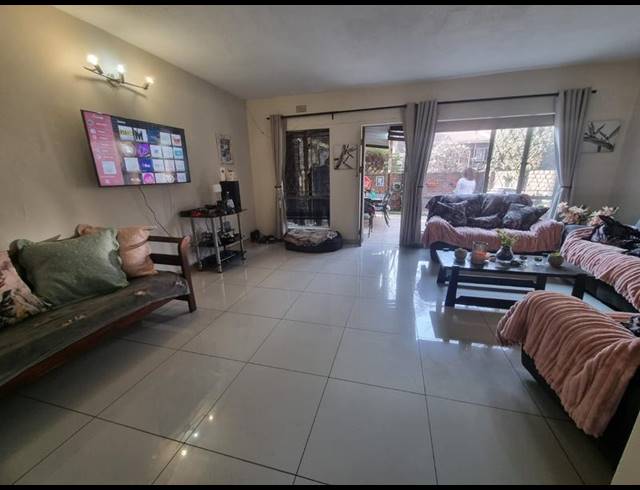 3 BEDROOM TOWNHOUSE FOR SALE IN BRACKENHURST